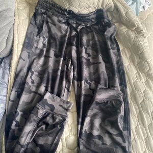 ae camo pants worn once, dry fit material